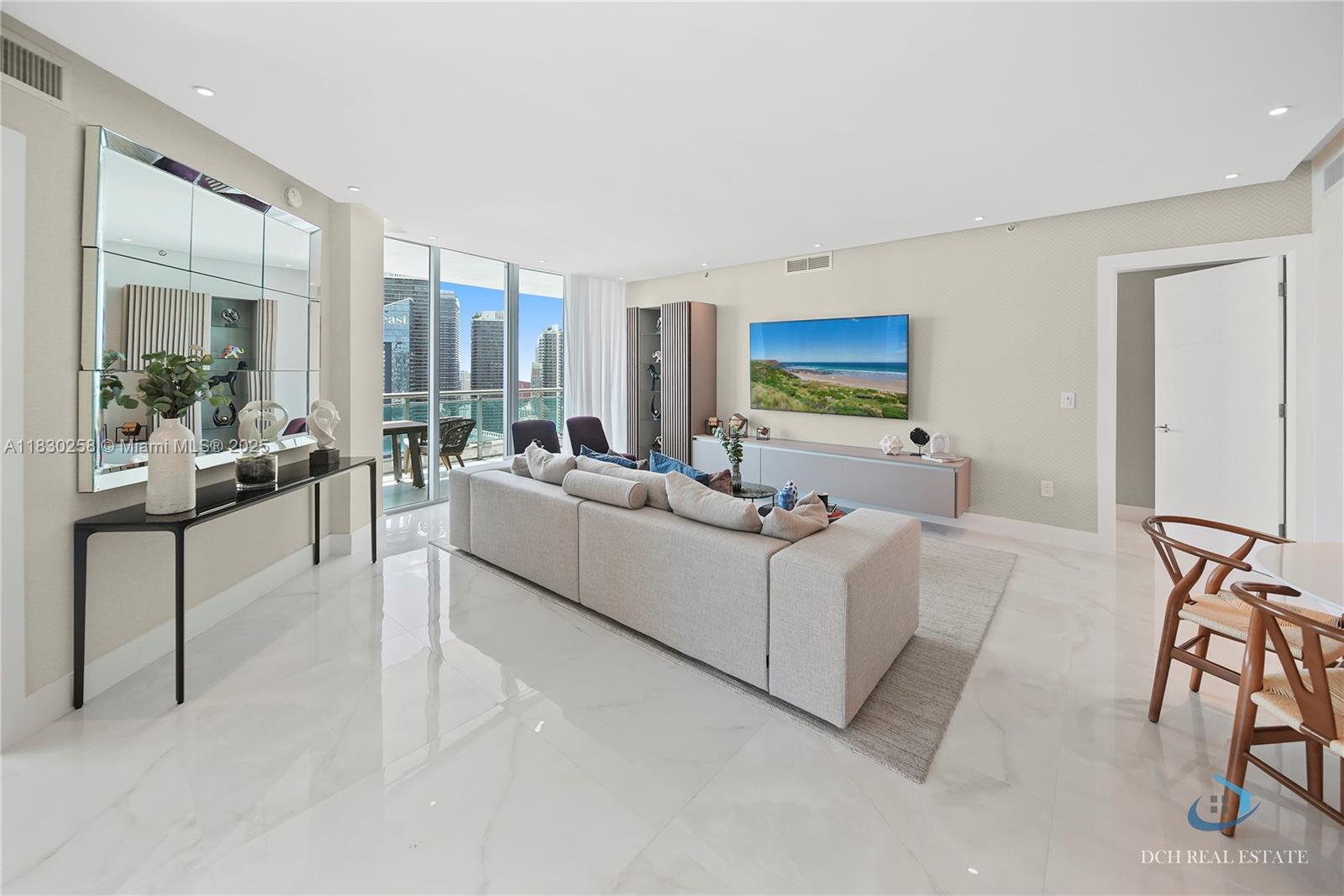 350 S Miami Ave #3902, Miami FL 33130