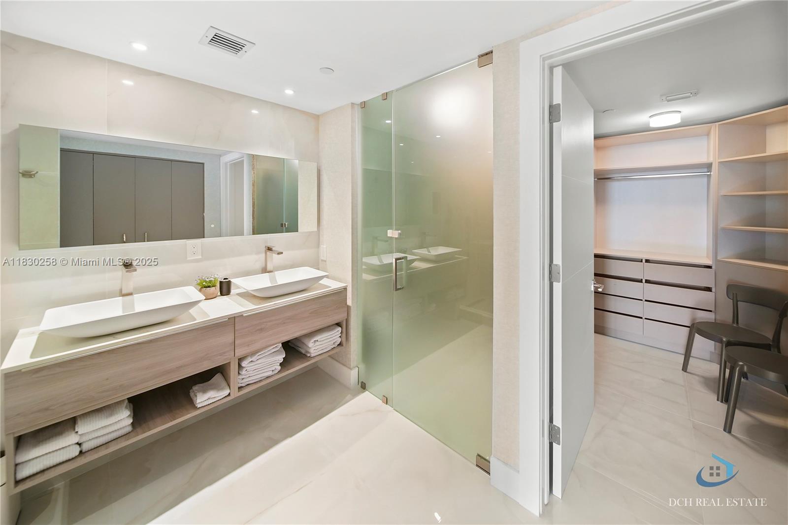 350 S Miami Ave #3902, Miami FL 33130