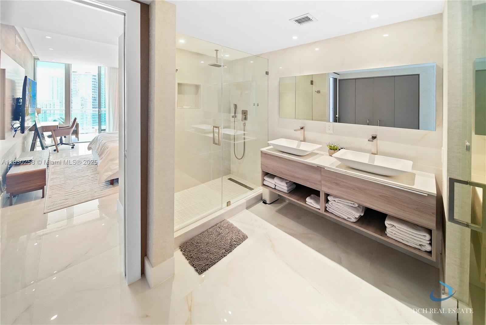 350 S Miami Ave #3902, Miami FL 33130