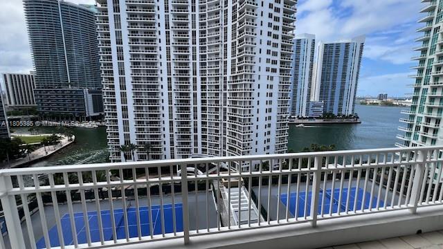 Apartamento à Venda em Miami, FL