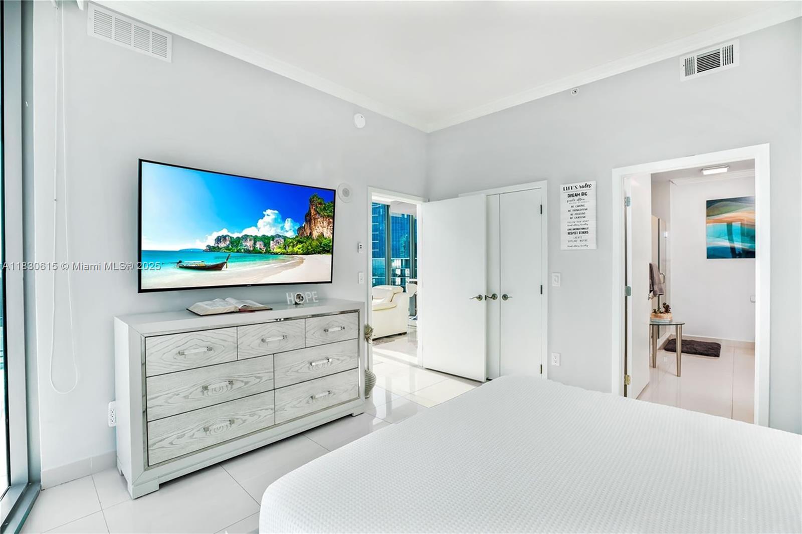 888 Biscayne Blvd #5301, Miami FL 33132