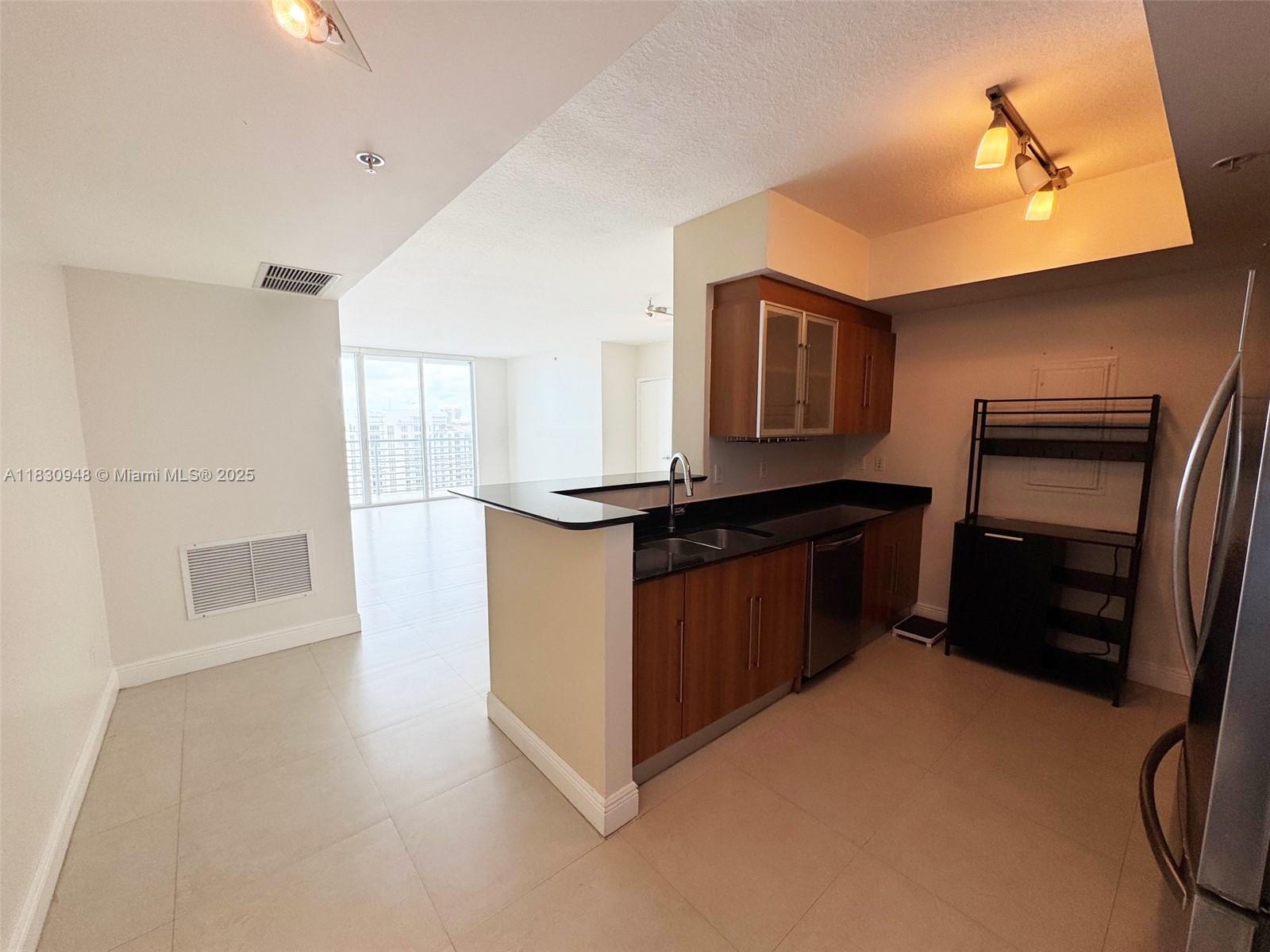 325 S Biscayne Blvd #4319, Miami FL 33131