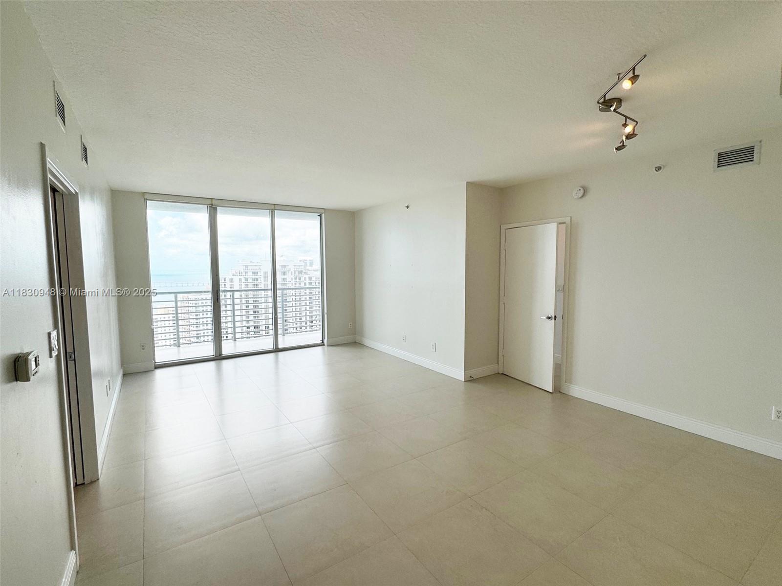 325 S Biscayne Blvd #4319, Miami FL 33131