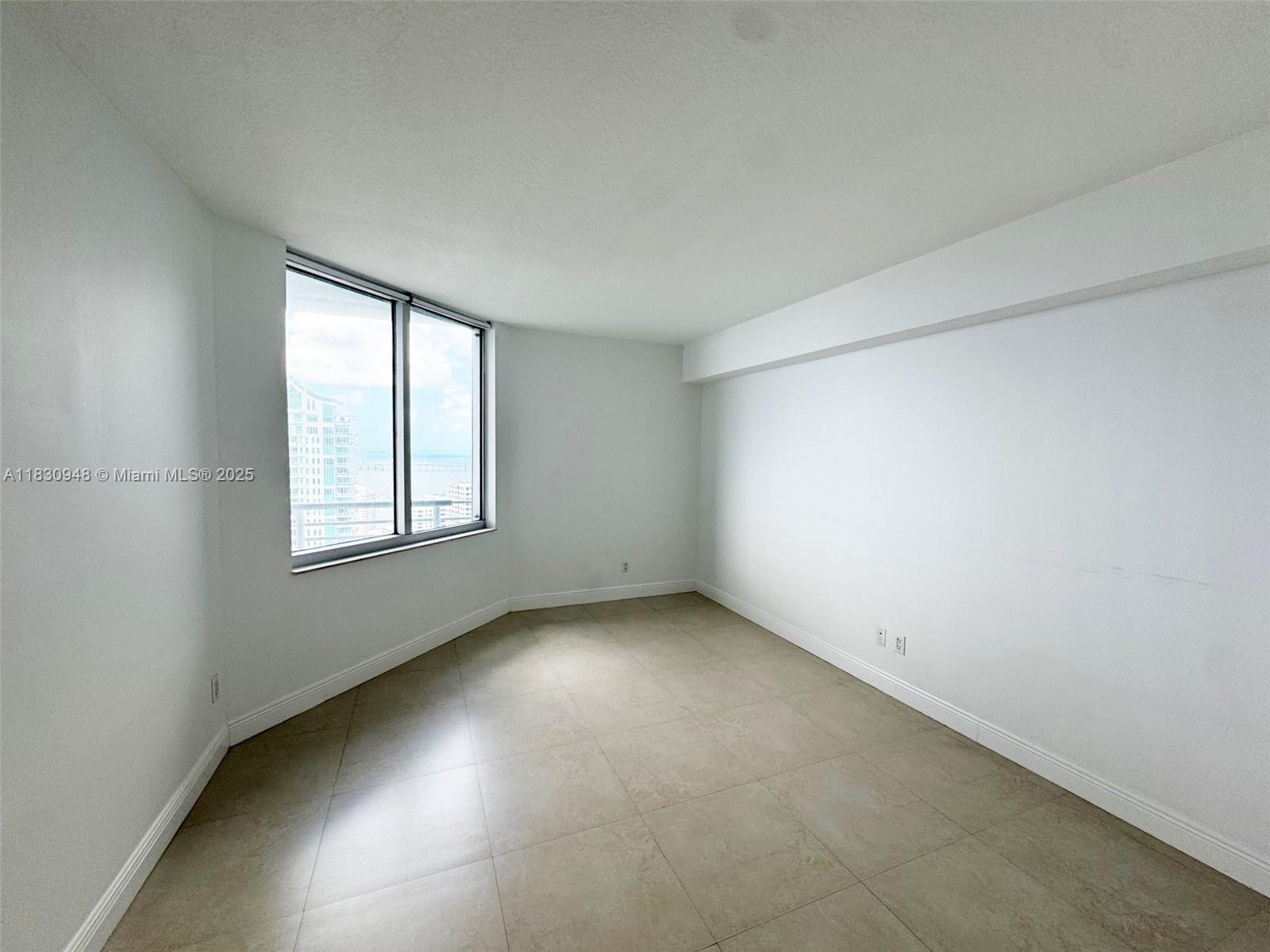 325 S Biscayne Blvd #4319, Miami FL 33131