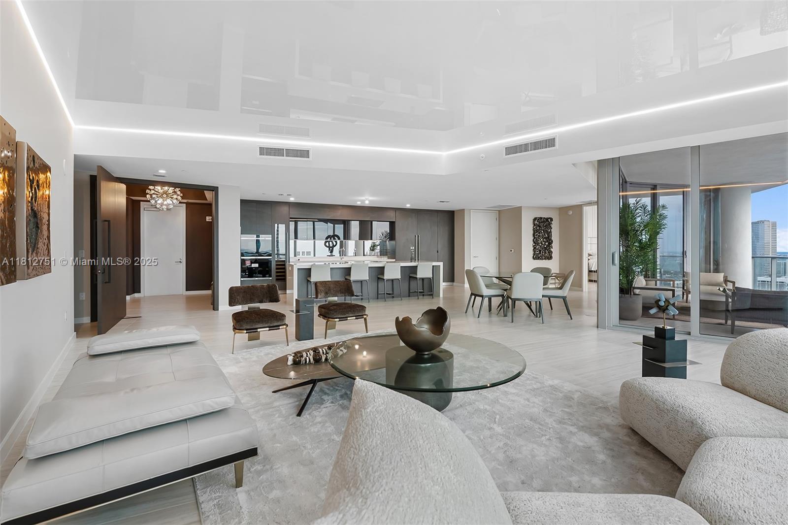 Apartamento à Venda em Miami, FL