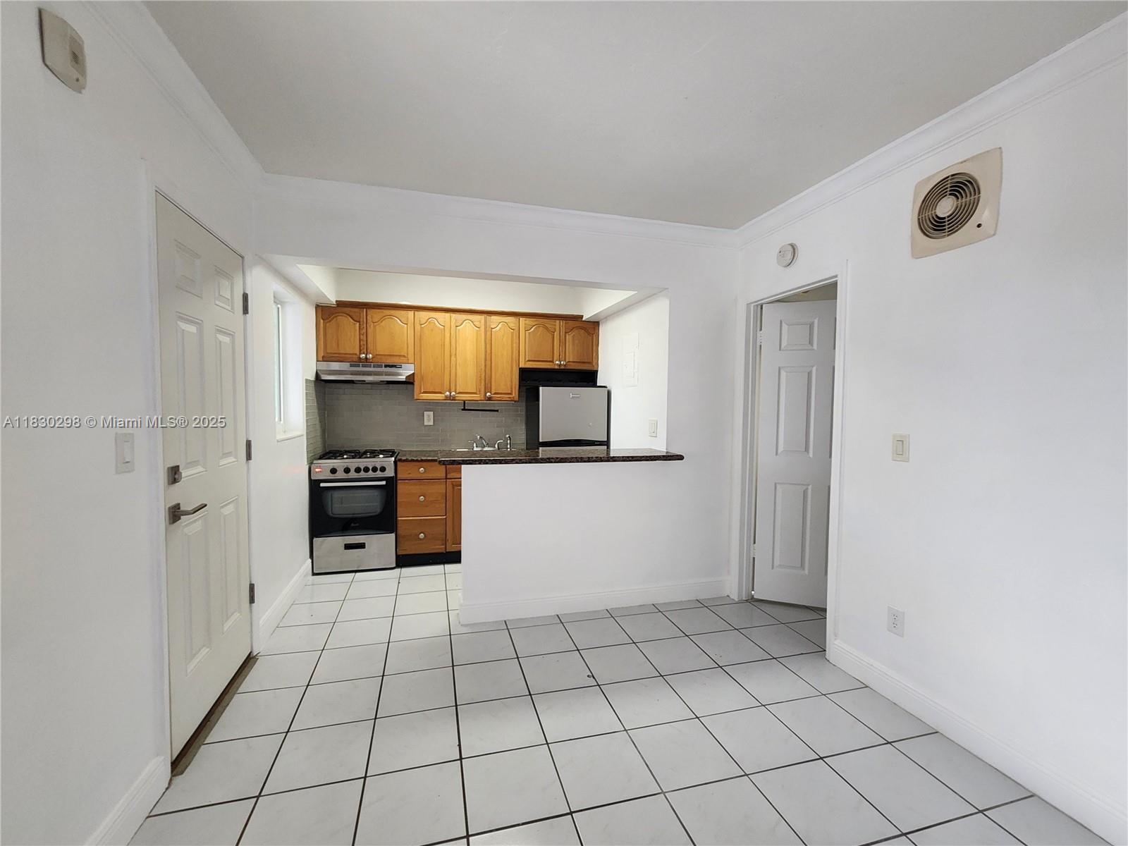1014 Salzedo St #304, Coral Gables, Florida image 8