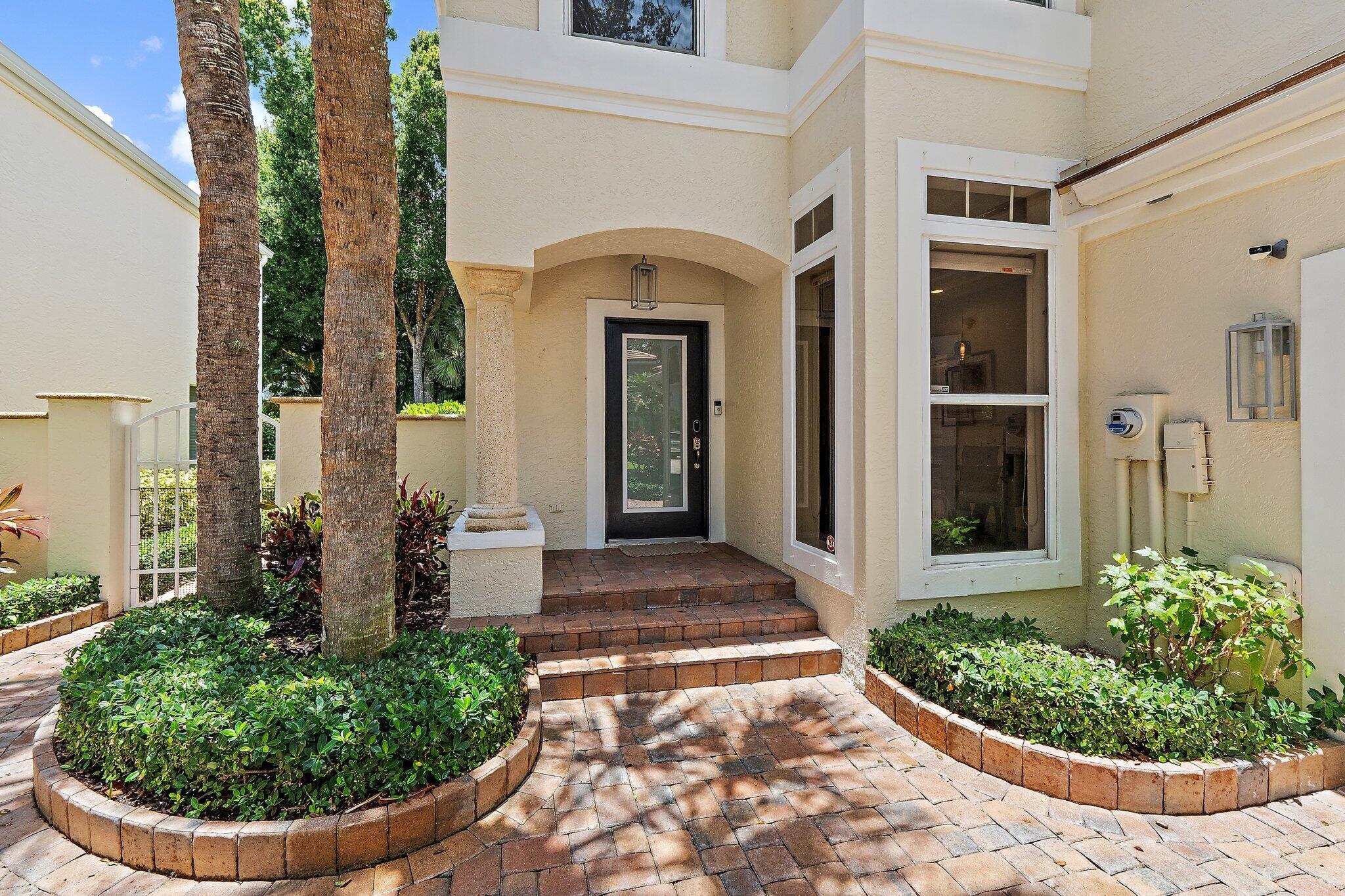 Image to showcase the property located at 32 Grand Bay Circle