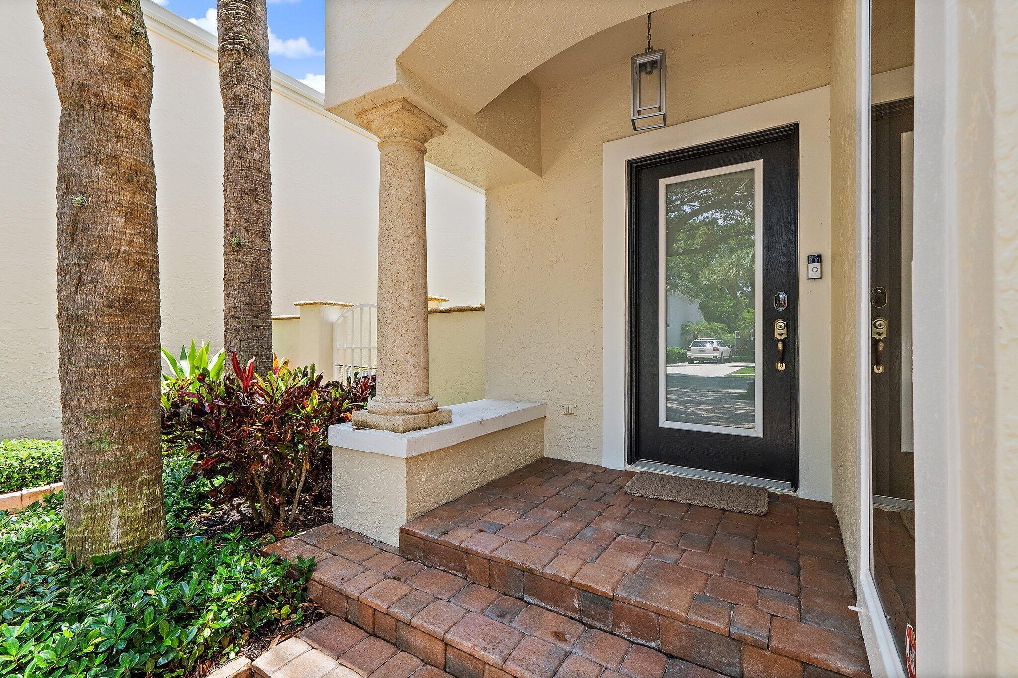 Image to showcase the property located at 32 Grand Bay Circle