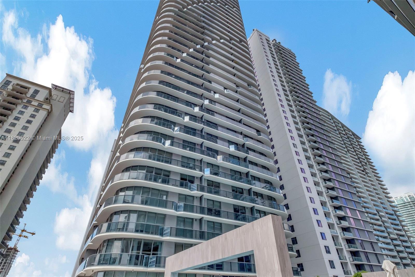 55 SW 9th St #3908, Miami FL 33130