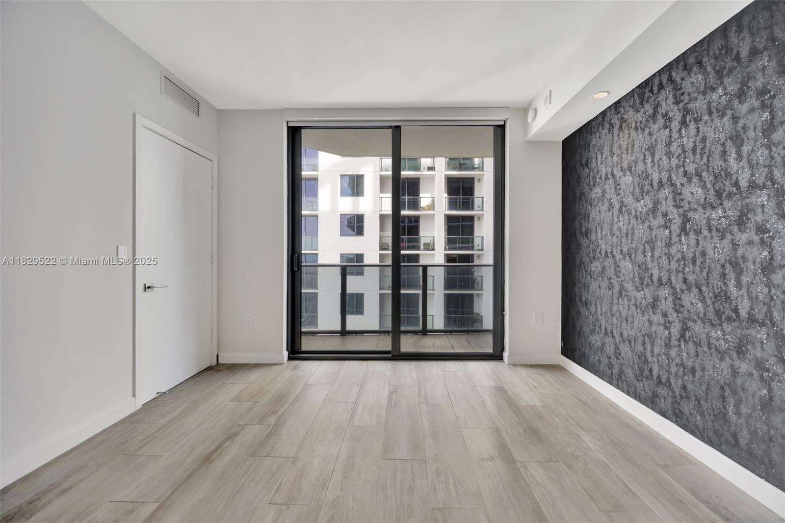 55 SW 9th St #3908, Miami FL 33130