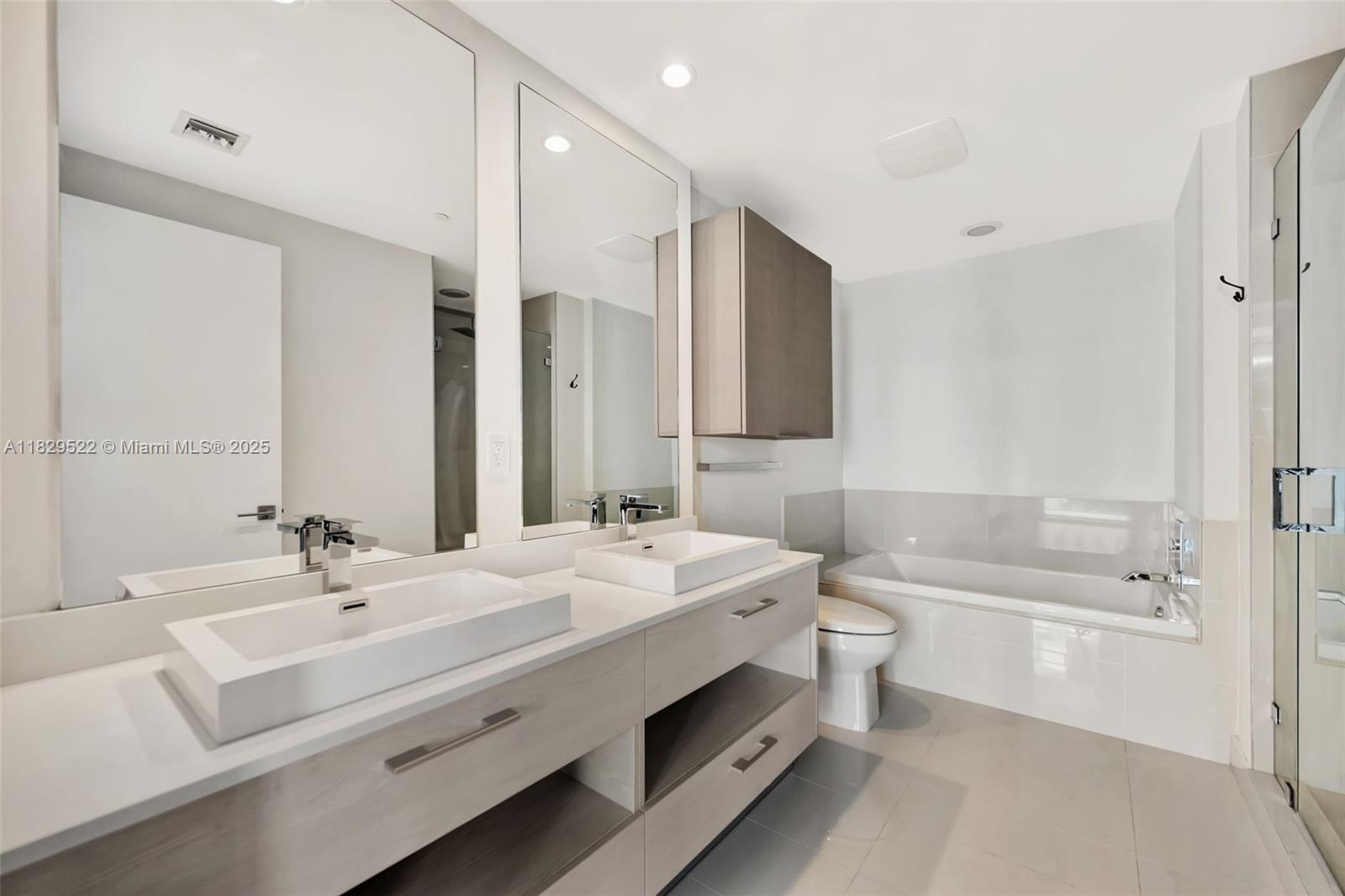 55 SW 9th St #3908, Miami FL 33130
