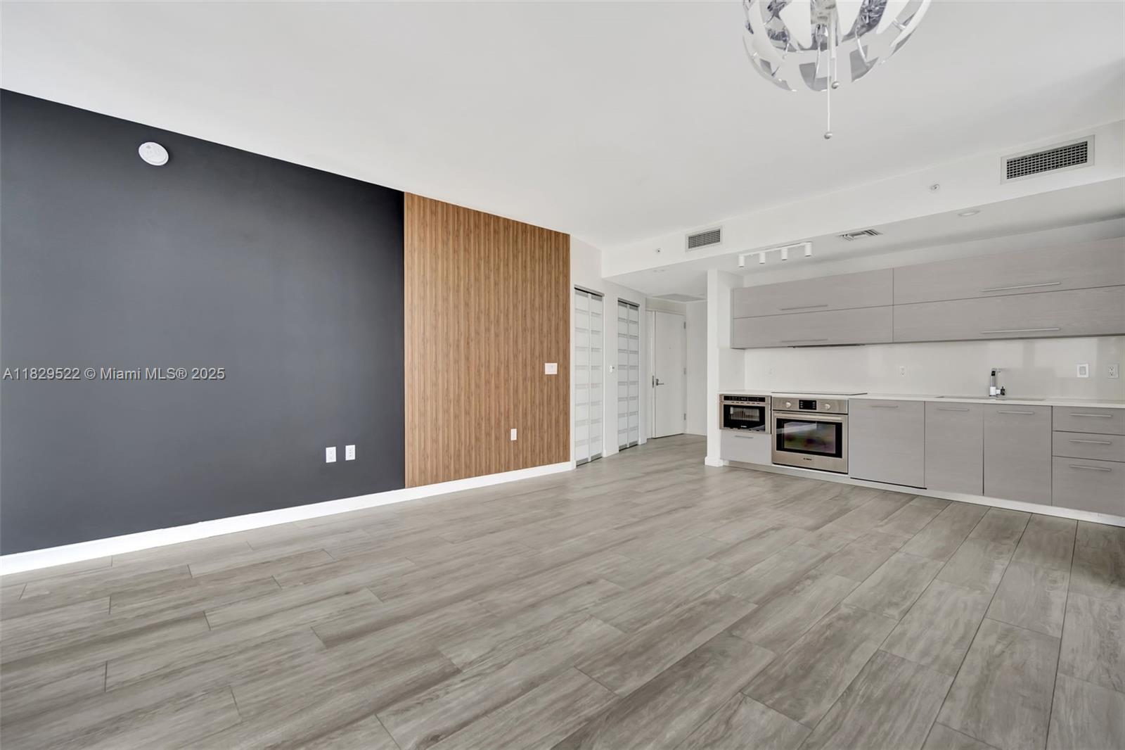 55 SW 9th St #3908, Miami FL 33130