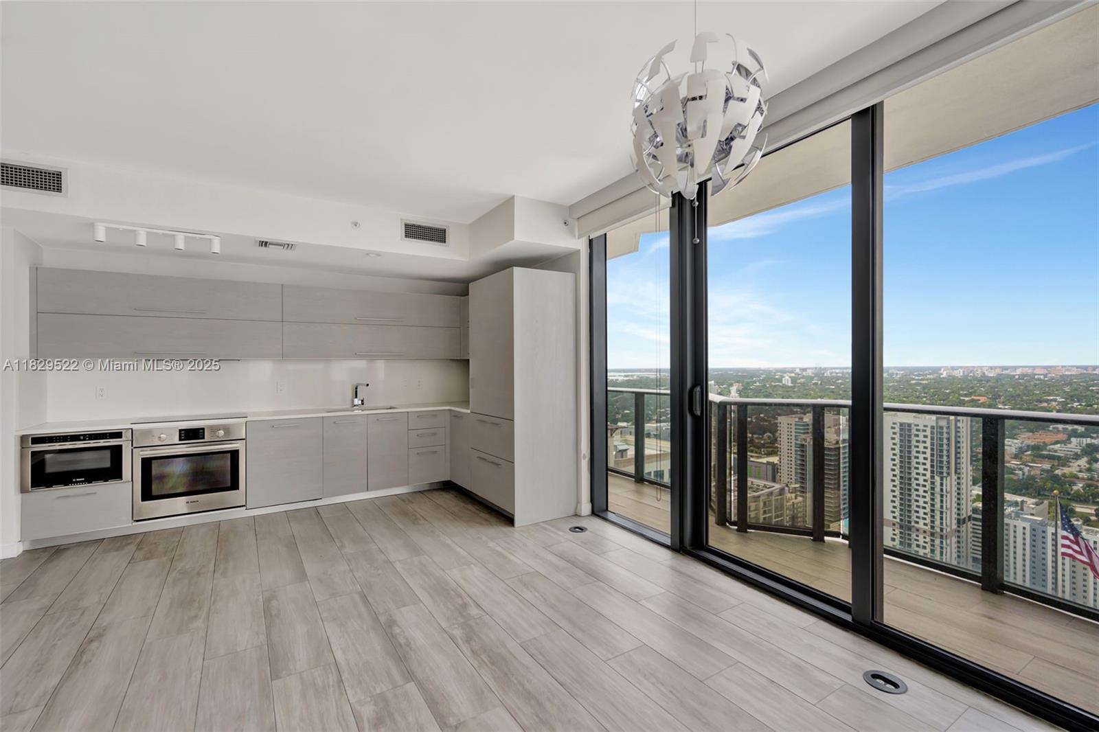 55 SW 9th St #3908, Miami FL 33130