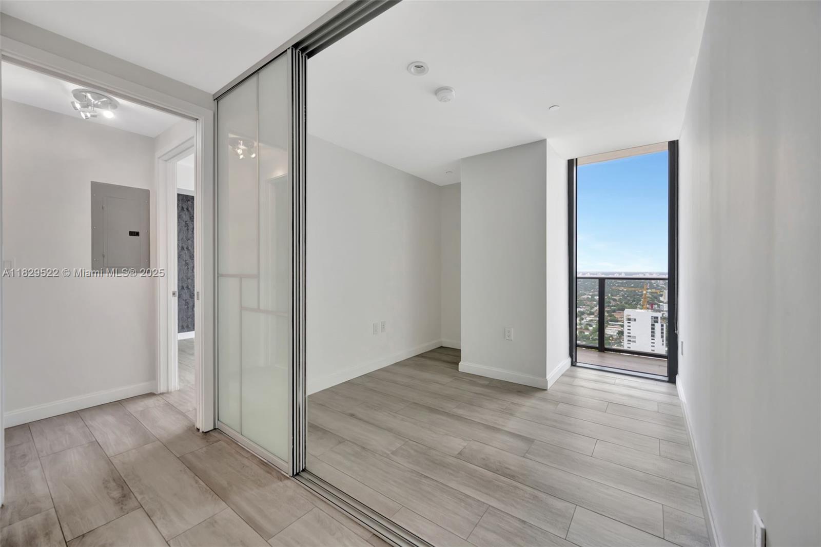 55 SW 9th St #3908, Miami FL 33130