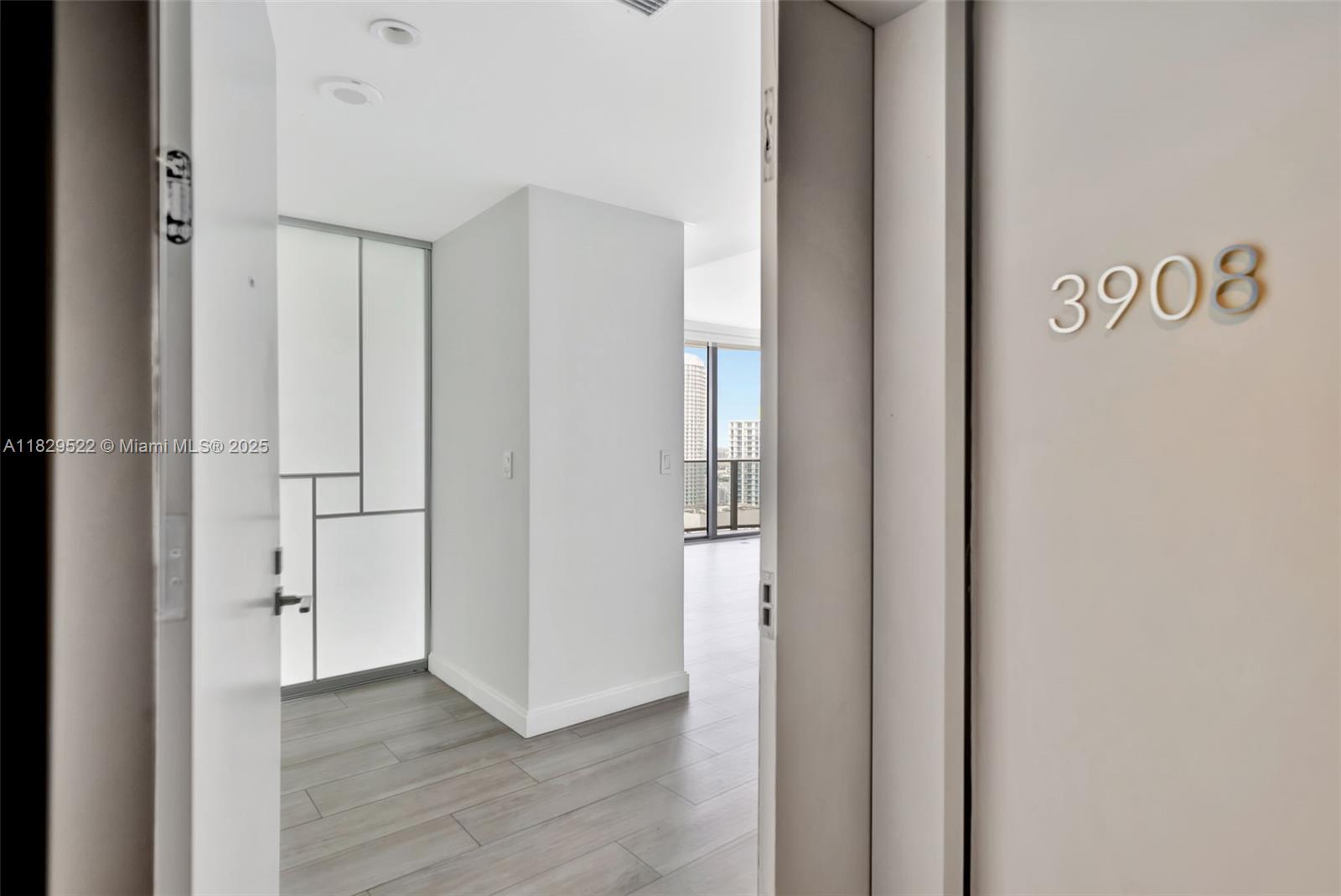 55 SW 9th St #3908, Miami FL 33130