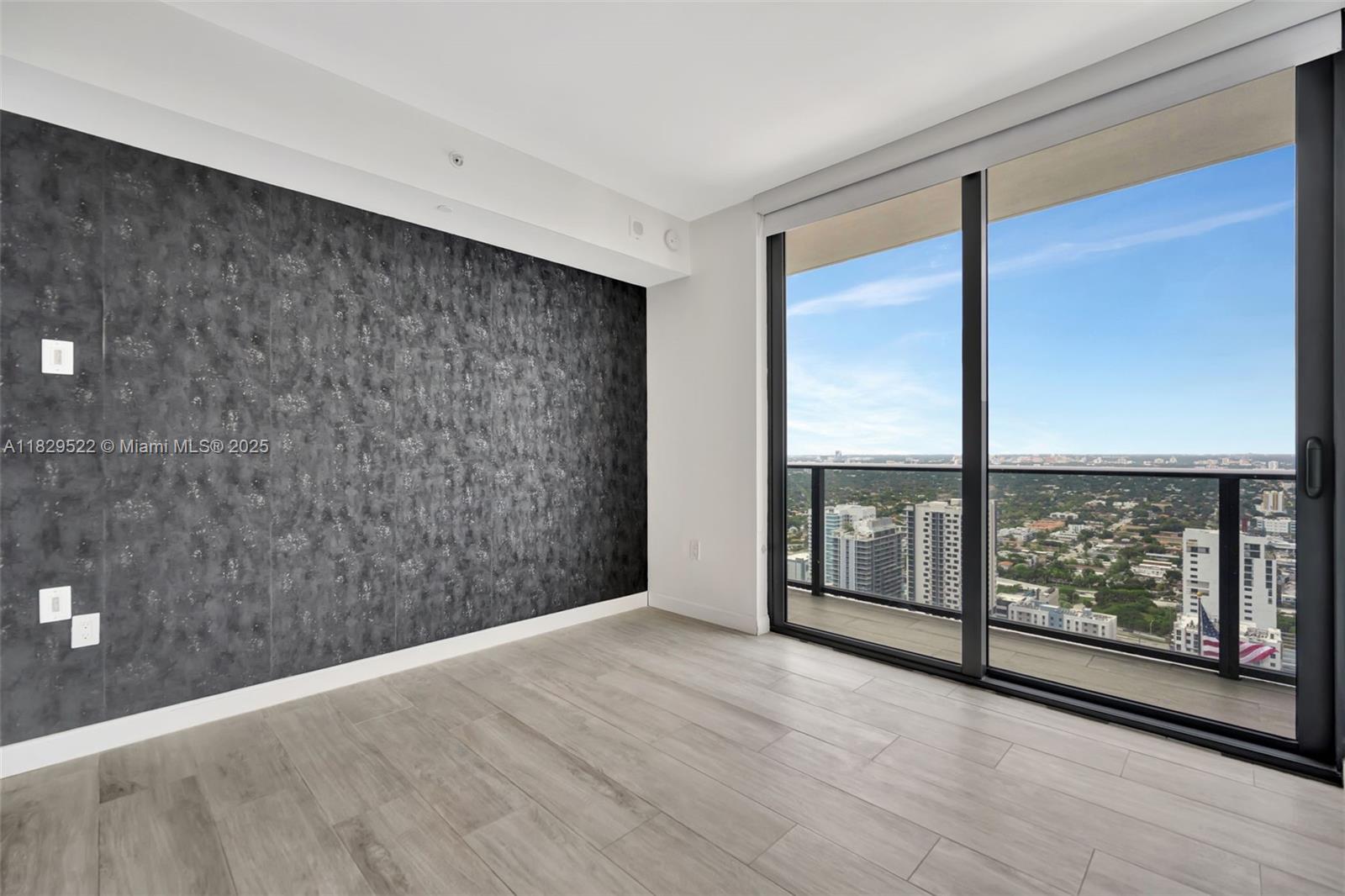 55 SW 9th St #3908, Miami FL 33130