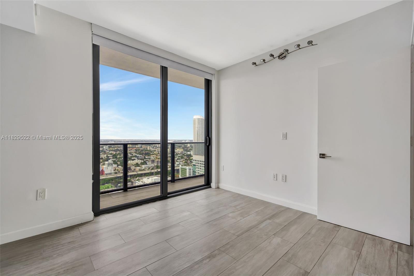 55 SW 9th St #3908, Miami FL 33130