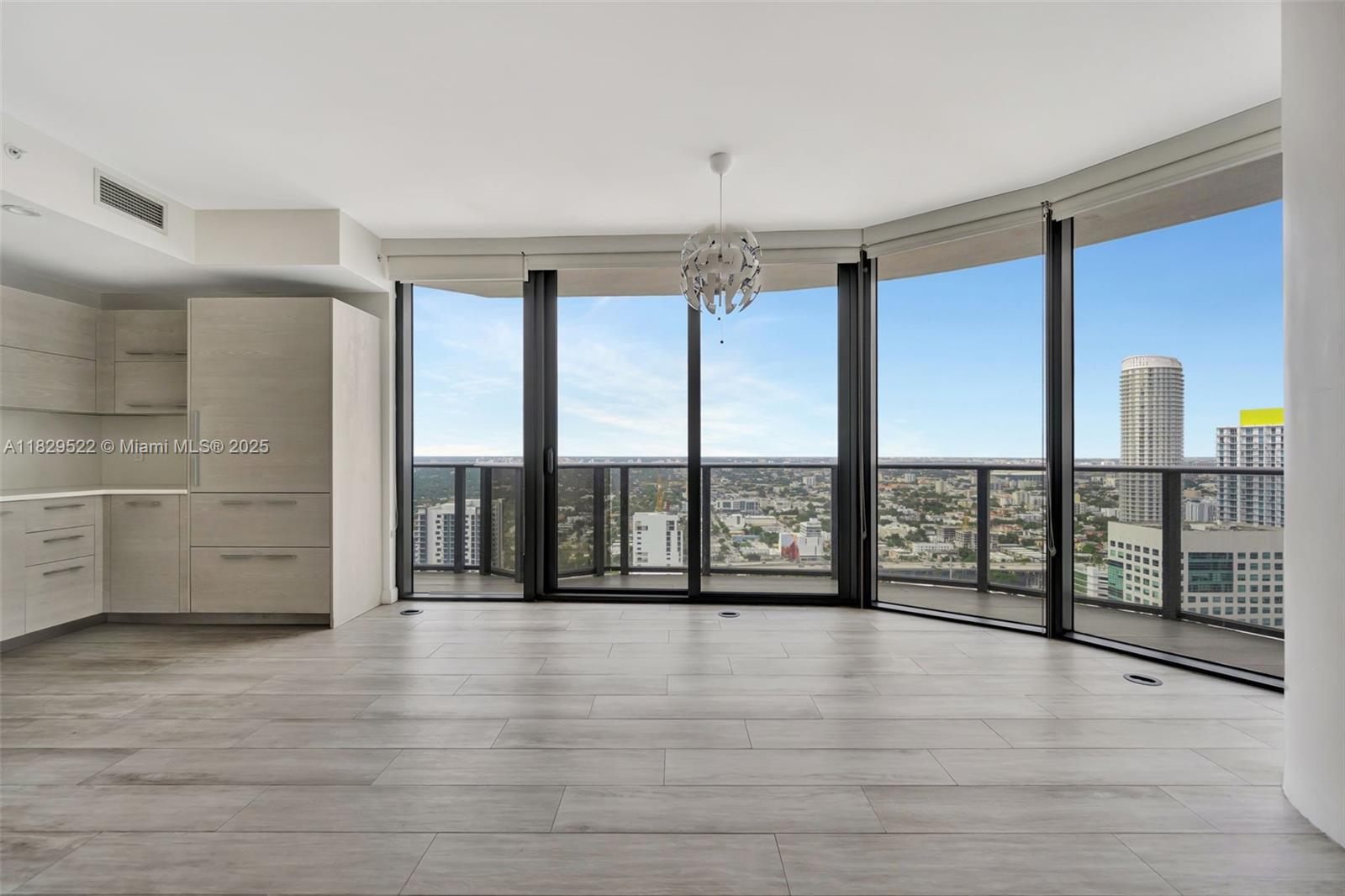 55 SW 9th St #3908, Miami FL 33130