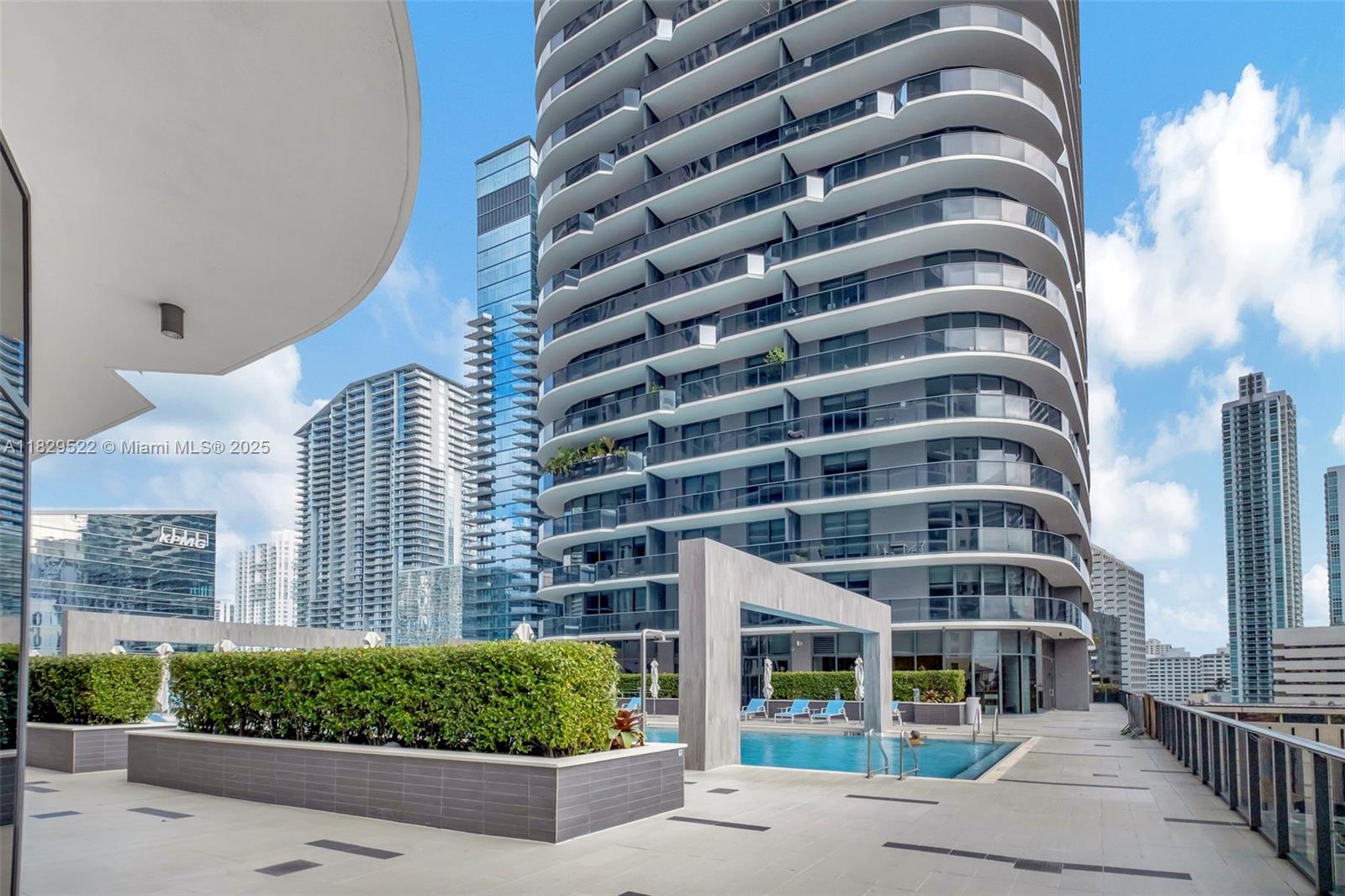 55 SW 9th St #3908, Miami FL 33130