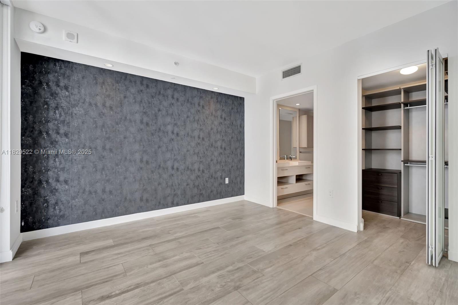 55 SW 9th St #3908, Miami FL 33130