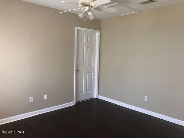 Image 3 For 6106 Pinetree Avenue