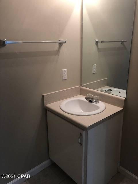 Image 4 For 6106 Pinetree Avenue