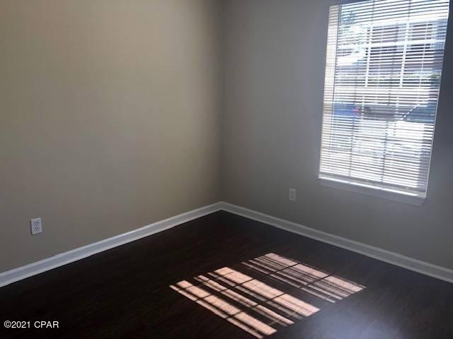 Image 6 For 6106 Pinetree Avenue