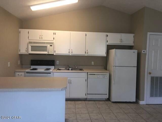Image 8 For 6106 Pinetree Avenue