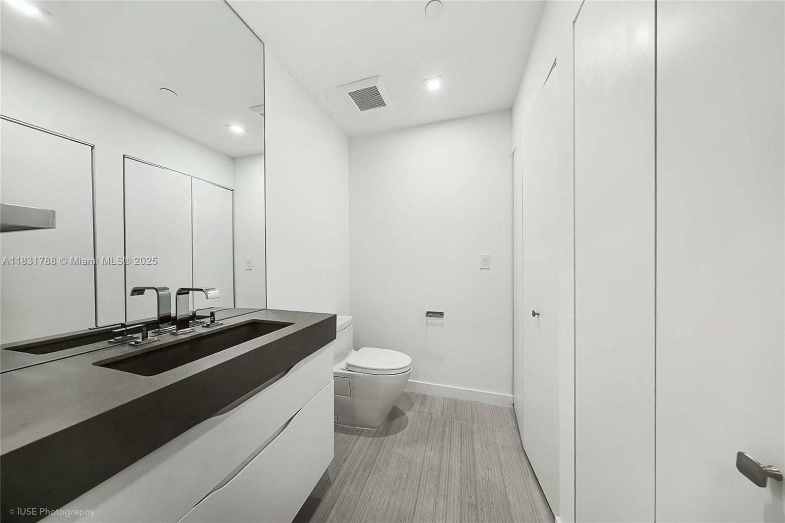 900 Biscayne Blvd #5004, Miami FL 33132