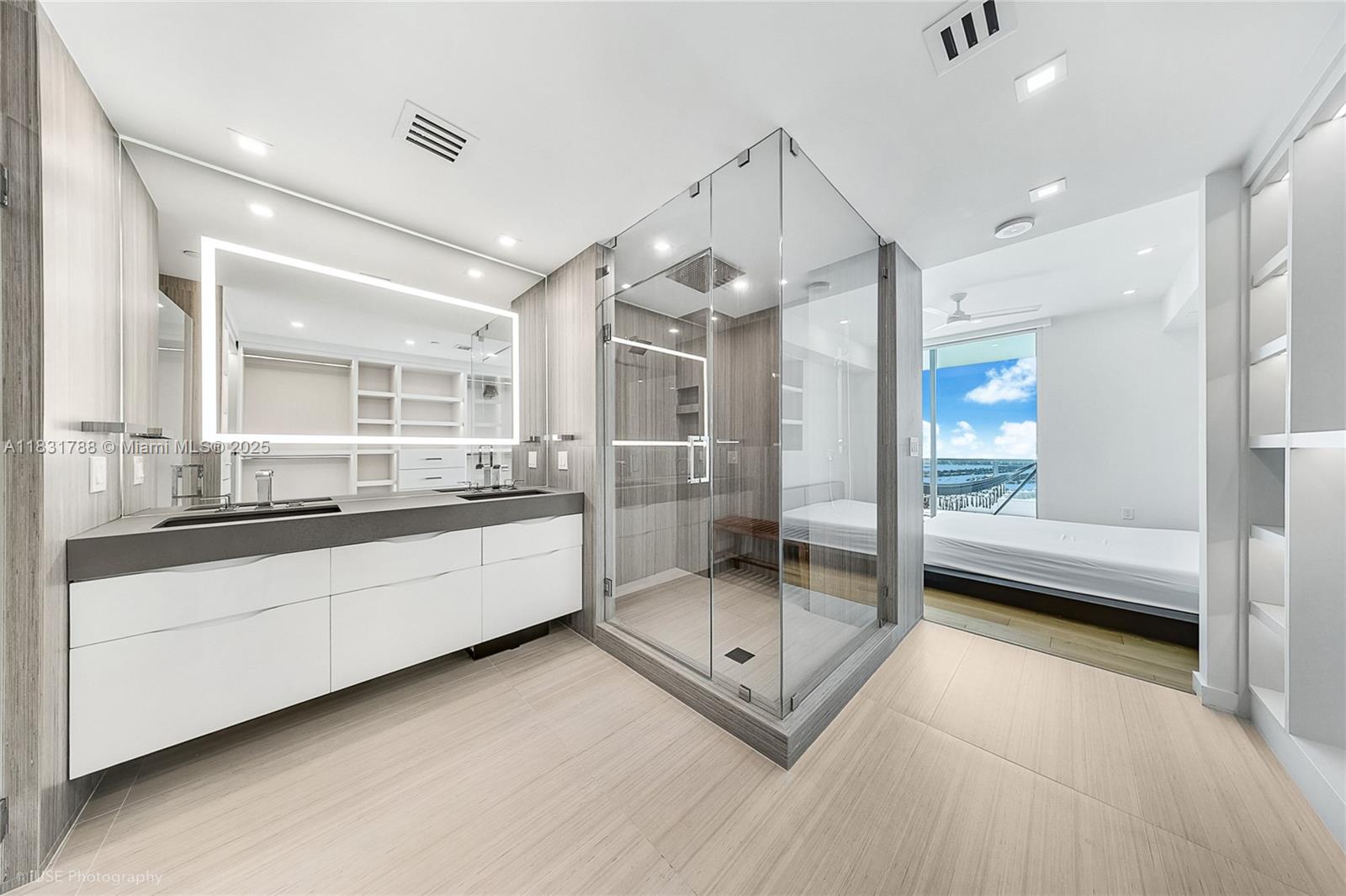 900 Biscayne Blvd #5004, Miami FL 33132