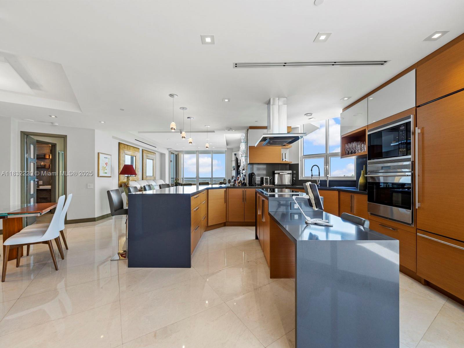 808 Brickell Key Dr #3208, Miami FL 33131