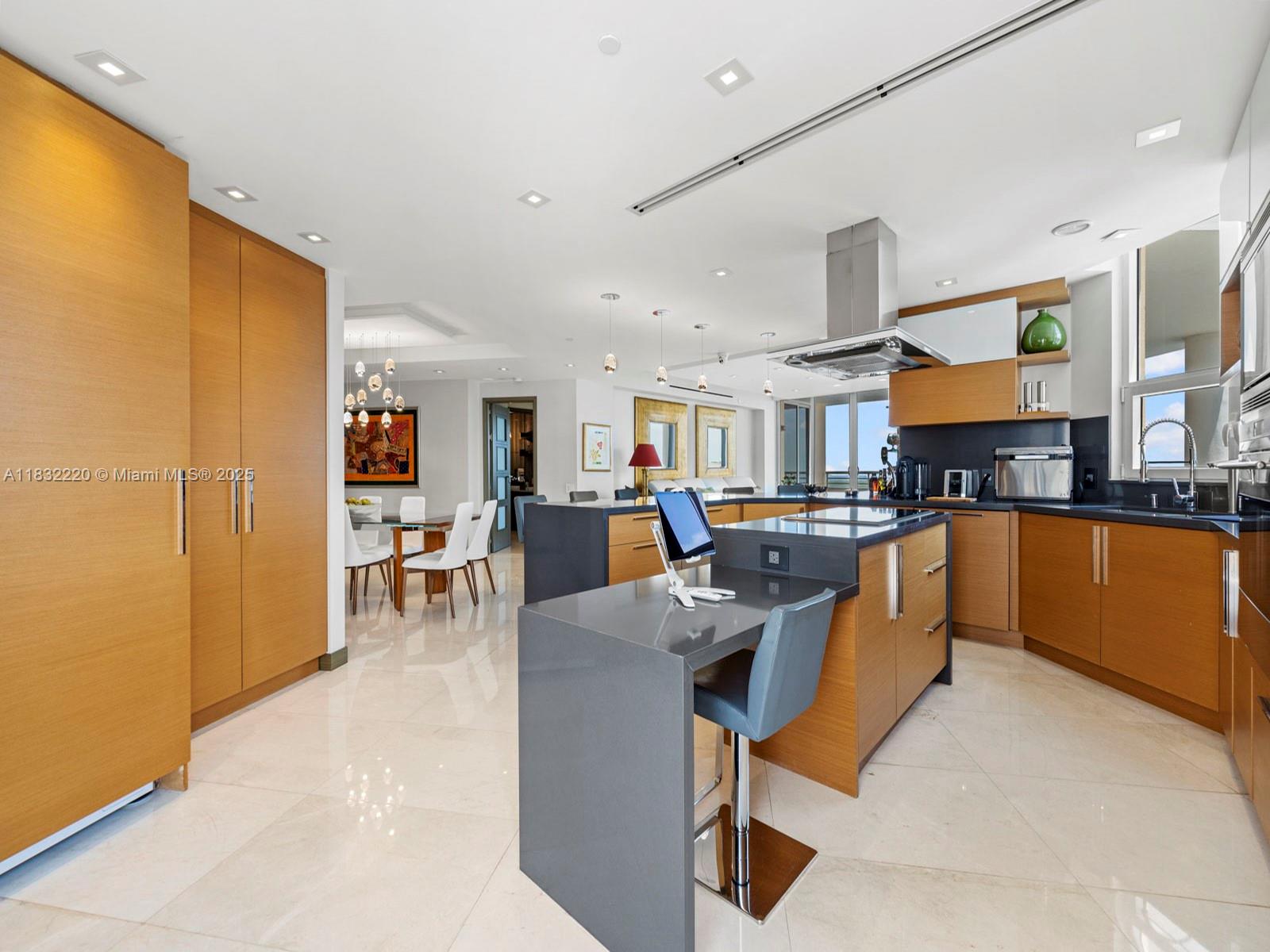 808 Brickell Key Dr #3208, Miami FL 33131