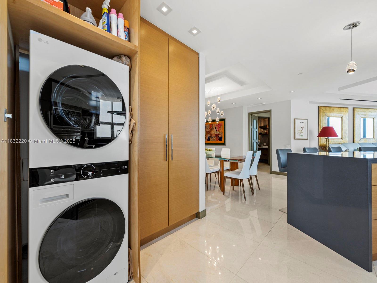 808 Brickell Key Dr #3208, Miami FL 33131
