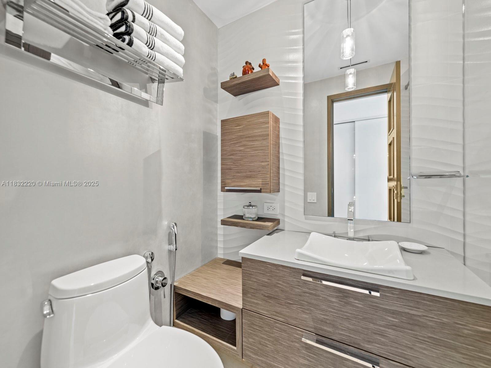808 Brickell Key Dr #3208, Miami FL 33131
