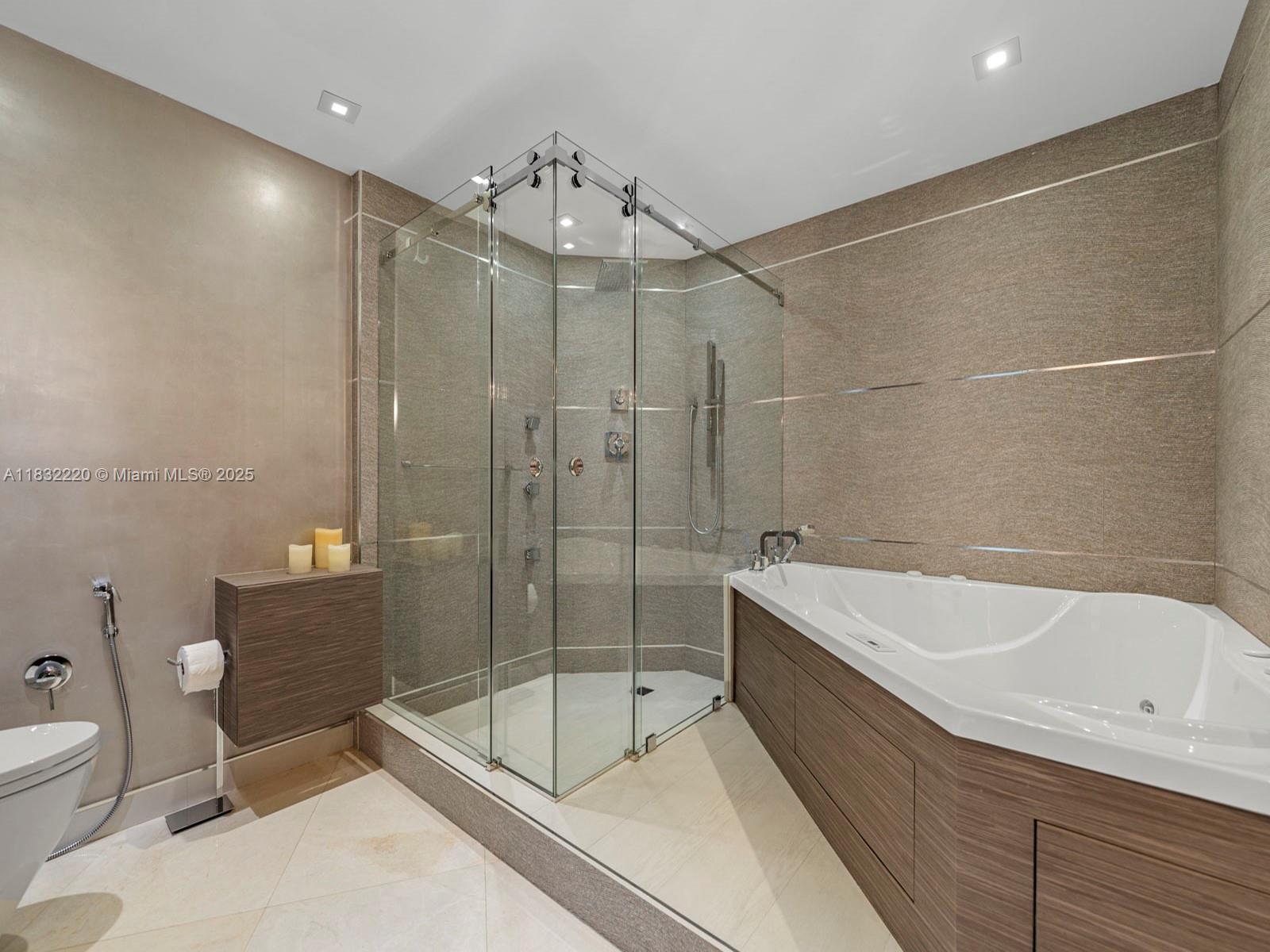 808 Brickell Key Dr #3208, Miami FL 33131