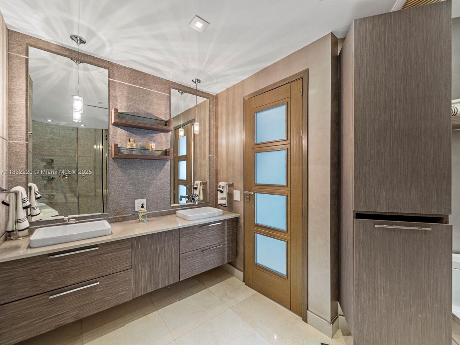 808 Brickell Key Dr #3208, Miami FL 33131