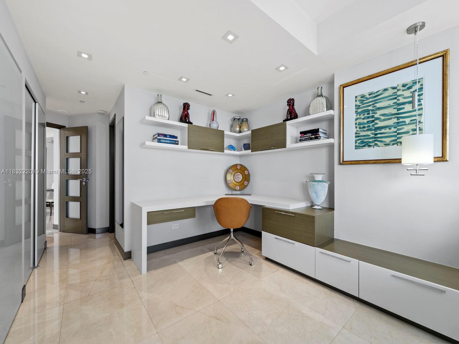 808 Brickell Key Dr #3208, Miami FL 33131