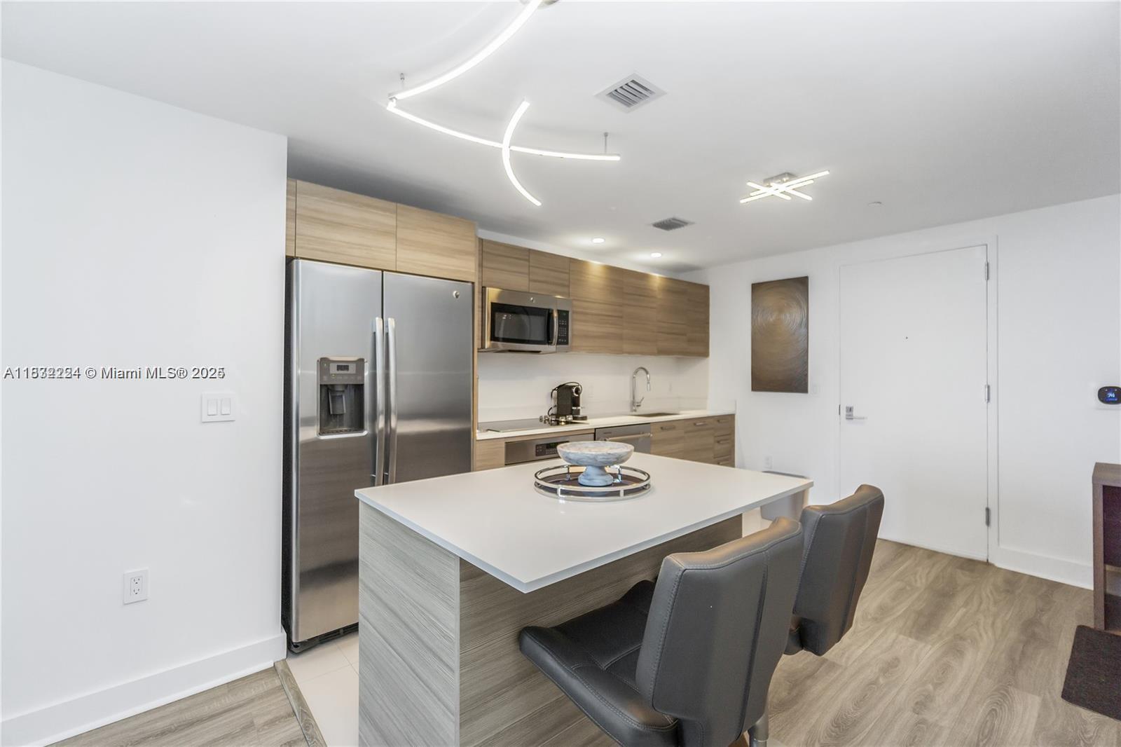 121 NE 34th St #1614, Miami FL 33137