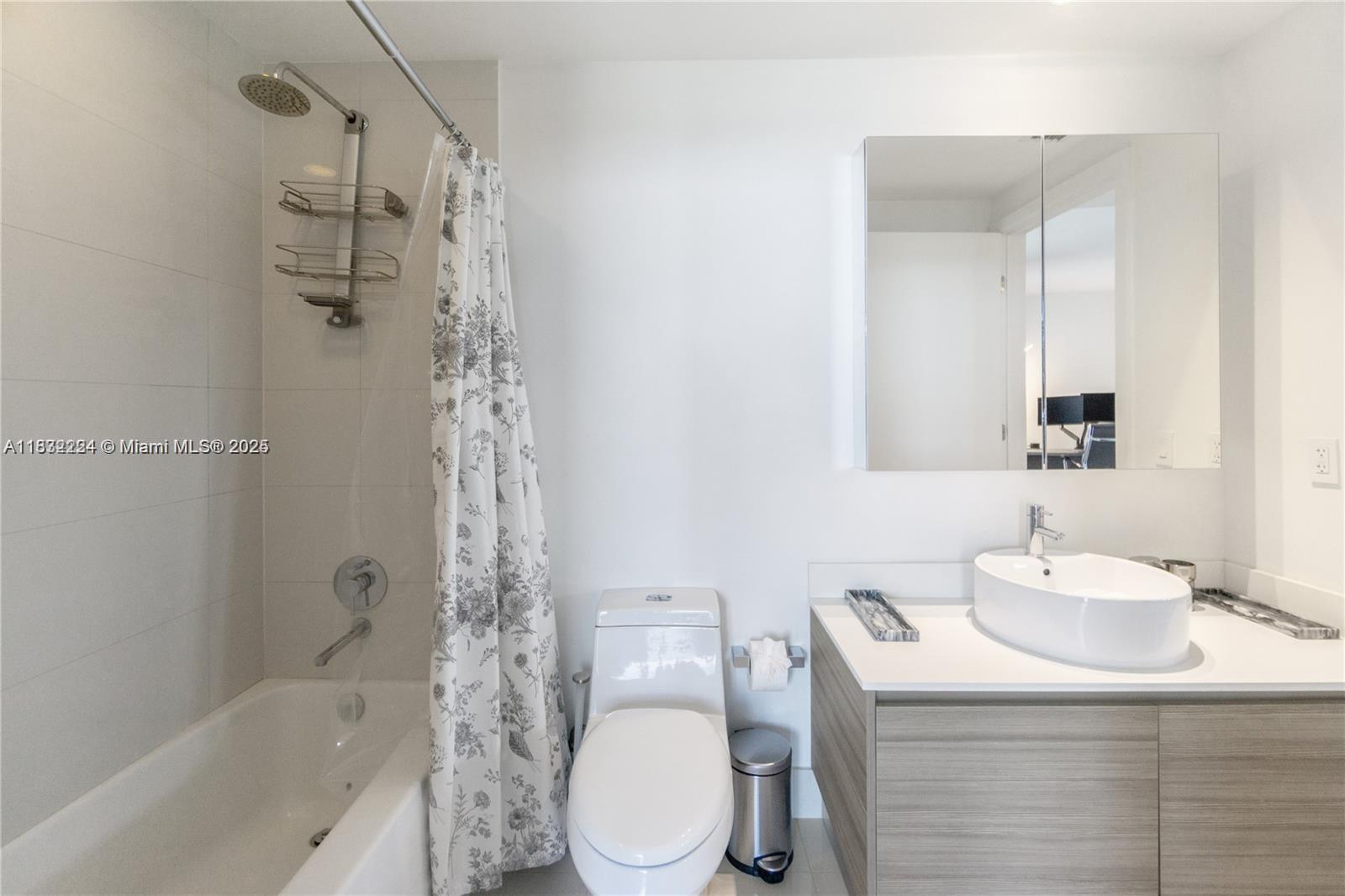121 NE 34th St #1614, Miami FL 33137