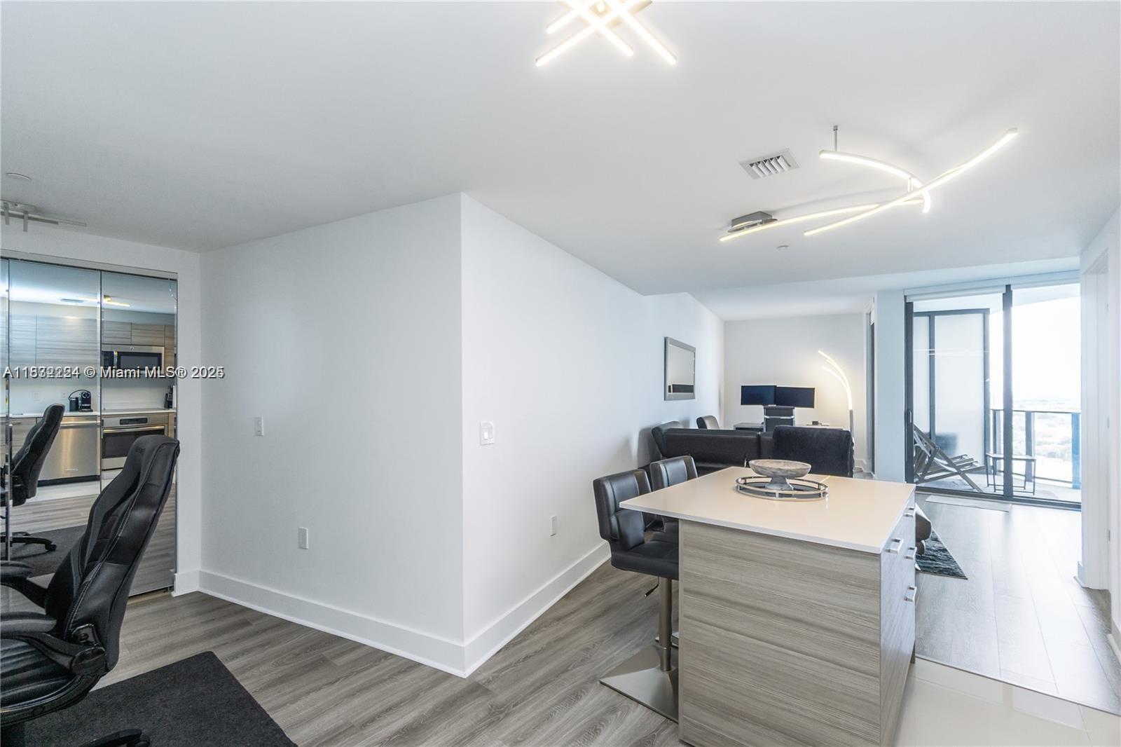 121 NE 34th St #1614, Miami FL 33137