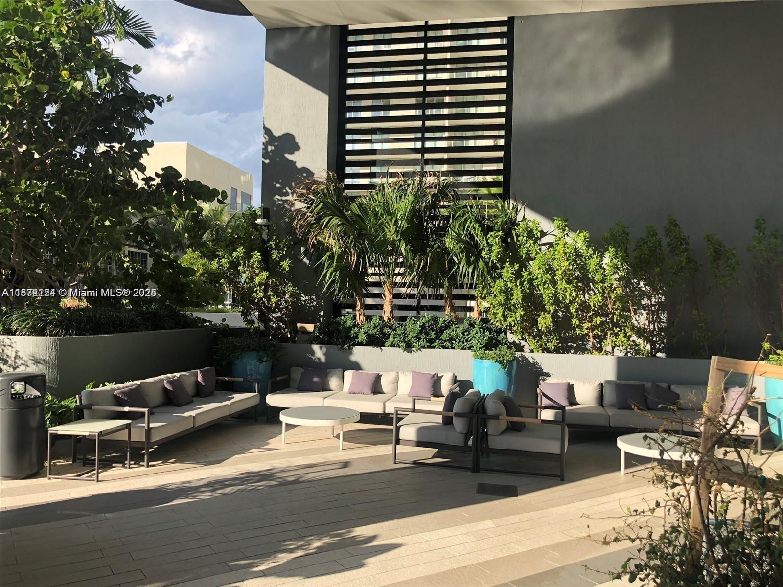 121 NE 34th St #1614, Miami FL 33137