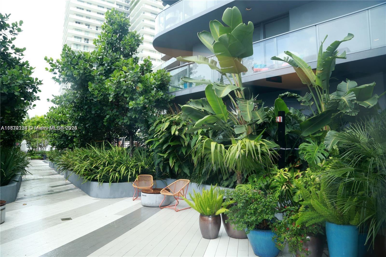121 NE 34th St #1614, Miami FL 33137