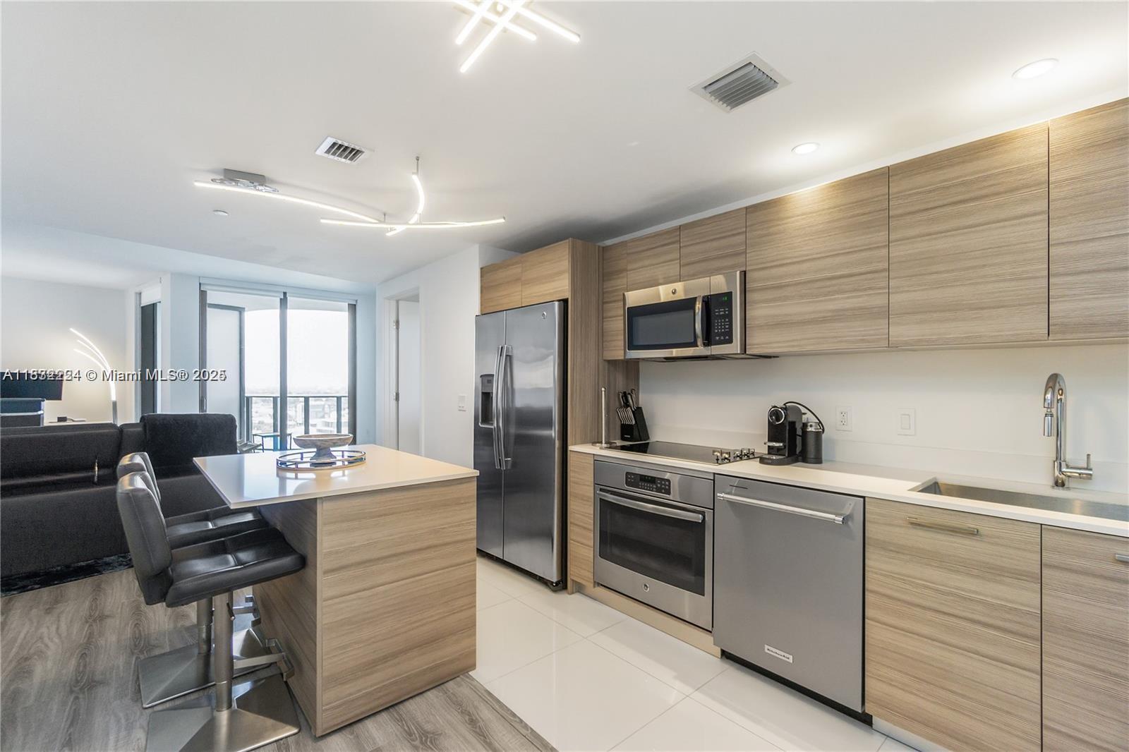 121 NE 34th St #1614, Miami FL 33137