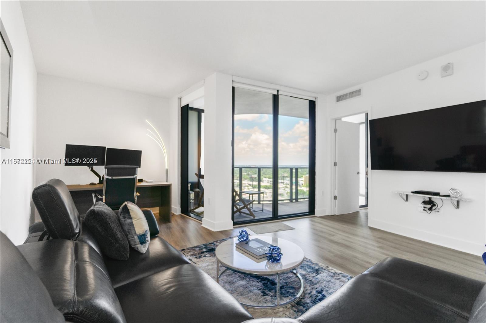 121 NE 34th St #1614, Miami FL 33137