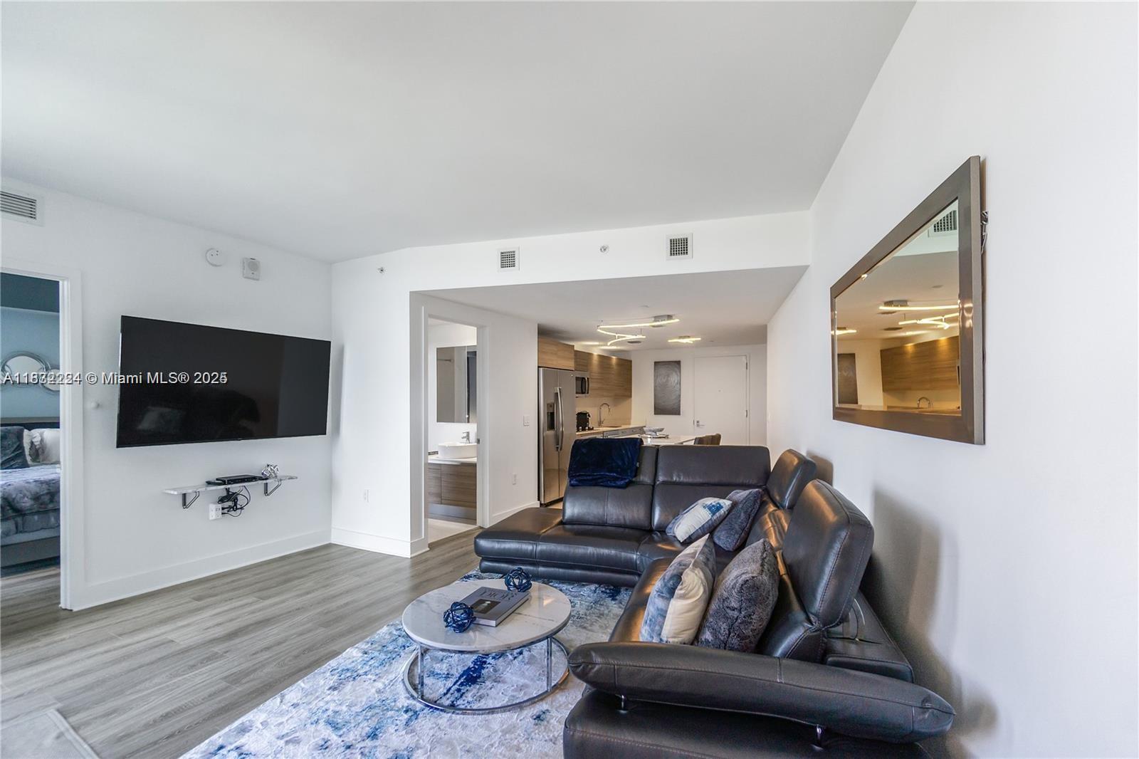 121 NE 34th St #1614, Miami FL 33137