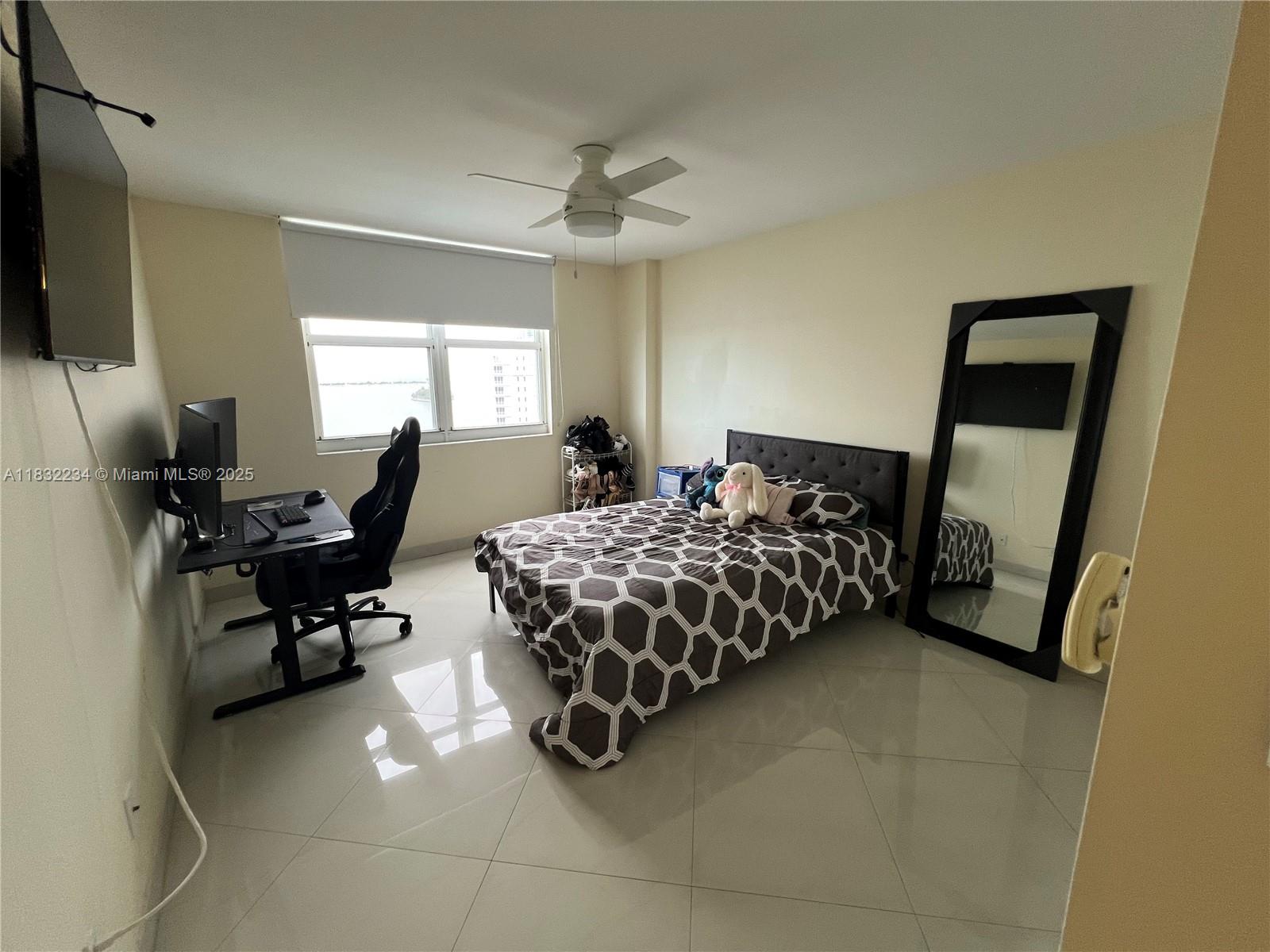770 Claughton Island Dr #1812, Miami FL 33131