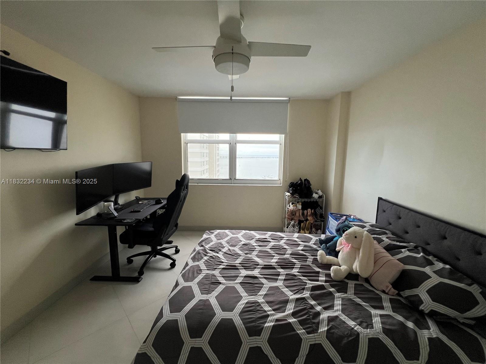 770 Claughton Island Dr #1812, Miami FL 33131