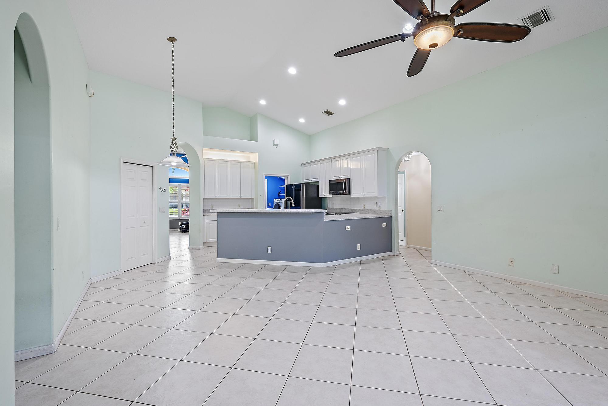 Image to showcase the property located at 500 N Cypress Drive