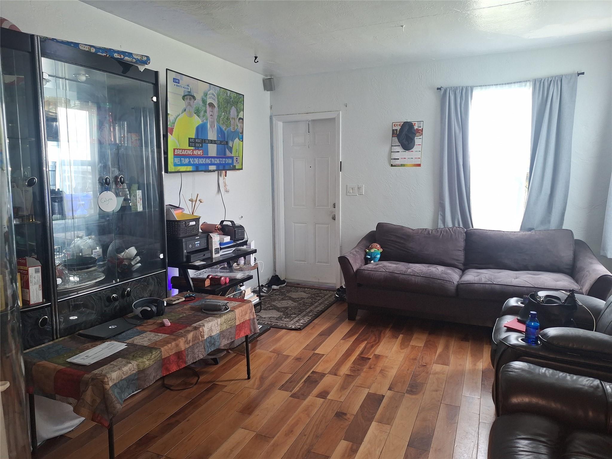 Photo 3 of home located at 2119 Plunkett St, Hollywood FL