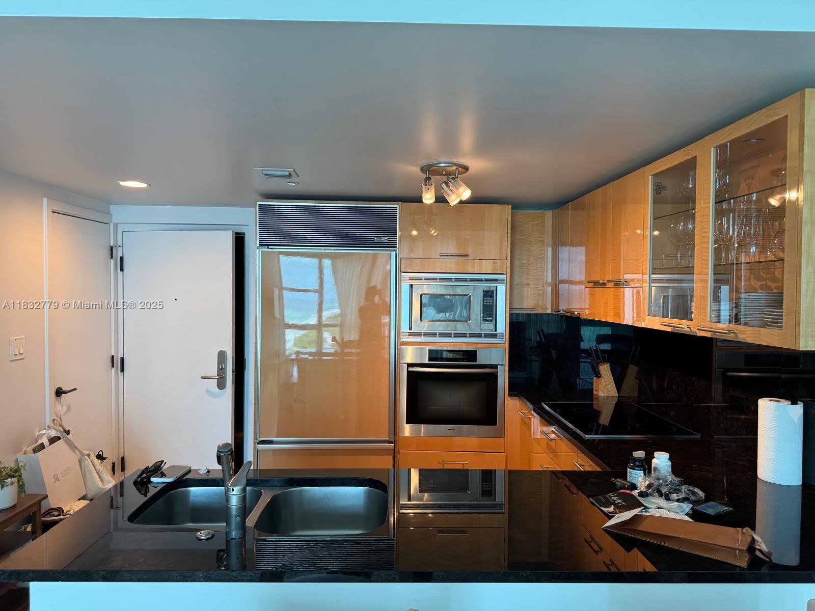 6801 Collins Ave #1102, Miami Beach FL 33141